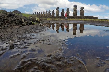 Las comunidades locales buscan enfocarse además en un tipo de turismo que promueva el desarrollo sustentable y sus vestigios arqueológicos, y que mantenga las características propias de la cultura rapanui