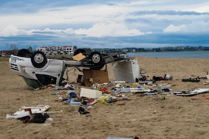 En fotos: una tormenta de viento y granizo causó la muerte de seis turistas en Grecia