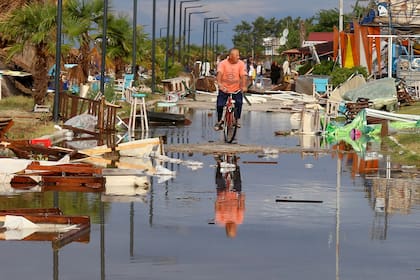 En fotos: una tormenta de viento y granizo causó la muerte de seis turistas en Grecia