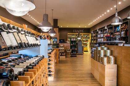 En Frappé es posible encontrar todo para disfrutar el buen vino, desde las mejores etiquetas a accesorios muy necesarios.