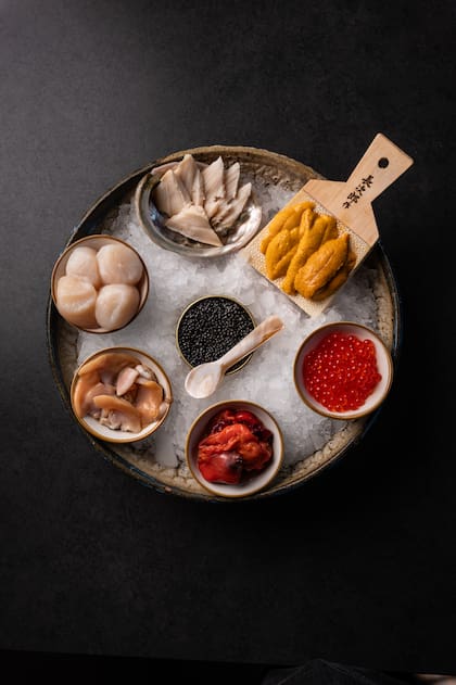 En Fukasawa, pescados y mariscos llegan a la mesa en nigiris, sashimis, rolls, tapas y robatayaki