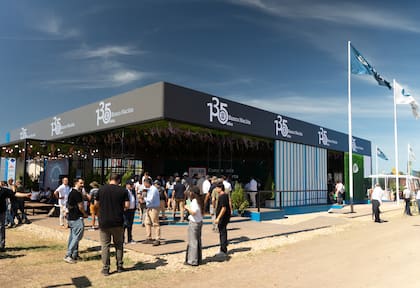 En función de la propuesta para el agro, el Banco Nación contribuye al desarrollo de los sectores productivos del país, prestando asistencia financiera a las micro, pequeñas y medianas empresas.