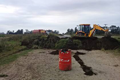 En General Pinto, hay montículos de tierra que bloquean los ingresos