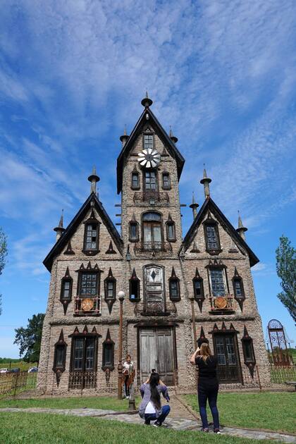 En Gónzalez Catán, una aldea soñada.