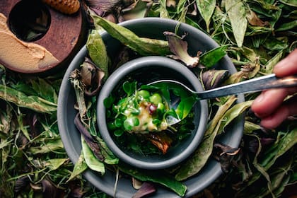 En Han el menú cambia por “capítulos”; en vez de lista detallada, se entrega un glosario y la sorpresa manda