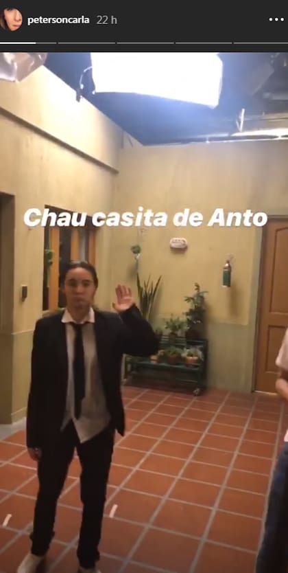 En historias, Peterson se despidió de la casa de Antonia (Dupláa), con una imagen de Juan (Maite Lanata) saludando con nostalgia