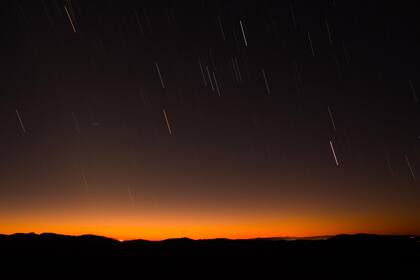 En horas previas al amanecer pueden apreciarse la mayor cantidad de meteoros en el cielo