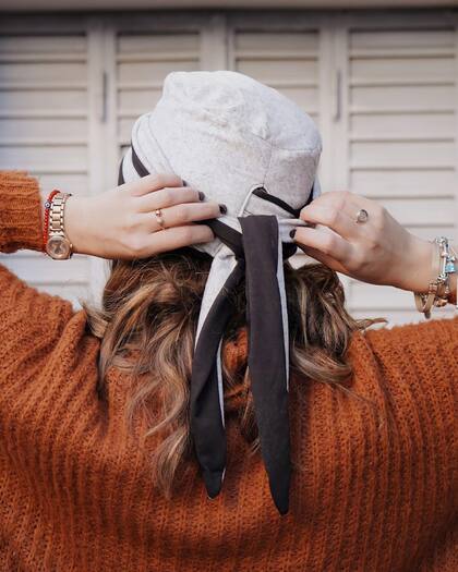 En "House of Cholas", ofrece pañuelos y turbantes para todos aquellos que estén en tratamiento oncológicos