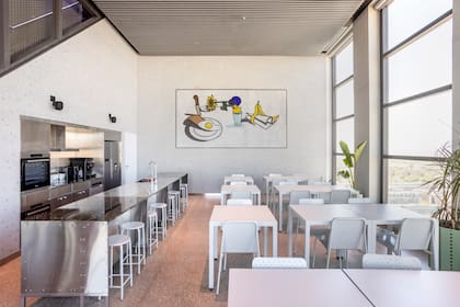 En Huergo 475 los espacios comunes están distribuidos a lo largo de la altura del edificio