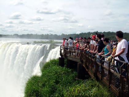 En Iguazú, el extendido sistema de pasarelas asegura vistas desde todos los ángulos