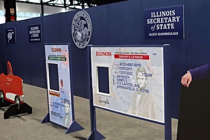 En Illinois, la Secretaría de Estado se encarga de procesar las solicitudes para licencias de conducir y tarjetas de identificación