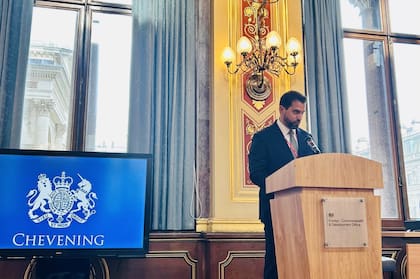 En Inglaterra, Emmanuel tuvo que empezar su carrera profesional de cero:
“Para una empresa británica, lo importante es que hayas tenido experiencia local, con clientes locales y en las formas en que se hacen los negocios acá. (...) Eso sí, no tenés limitaciones a todo lo que podés hacer y es como dicen, el cielo es el límite”.