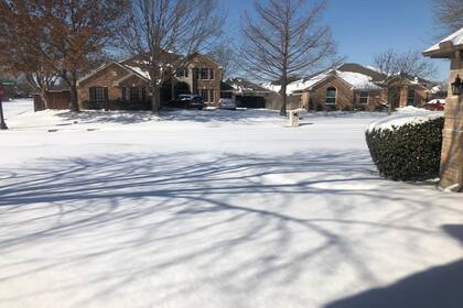En invierno, la nieve cubre completamente las calles y las veredas, dificultando la circulación