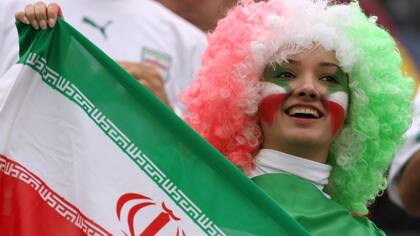 En Irán no pueden concurrir, pero en el último Mundial las mujeres iraníes sí pudieron alentar a su selección