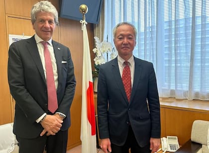 En Japón, el secretario de Coordinación, Juan Pazo, junto al viceministro de Asuntos Internacionales del Ministerio de Agricultura (MAFF), Yoichi Watanabe