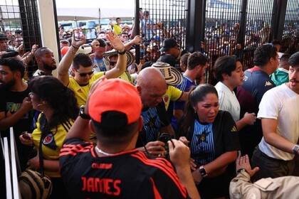 En julio de 2024, cientos de personas irrumpieron sin entrada en la final de la Copa América en el mismo estadio