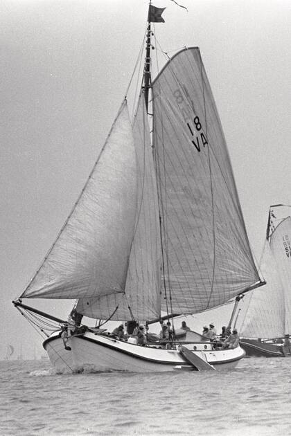 En junio de 1968 el barco participó en la regata de cien millas de IJsselmeer (lago del Isala)