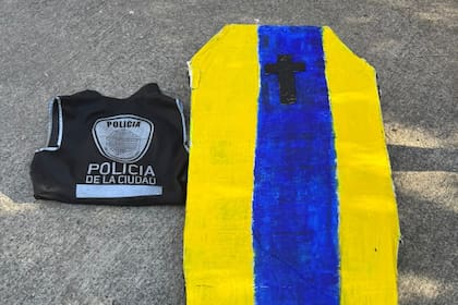 En junio de 2024, simpatizantes exhibieron un ataúd con los colores de Atlanta