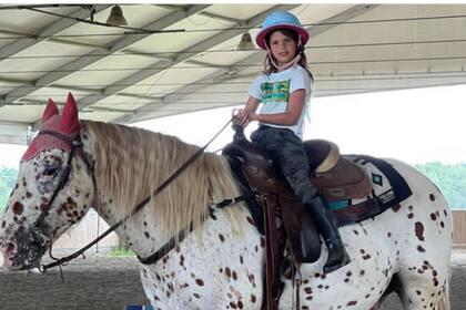 En junio Francesca recibió un caballo a modo de regalo de parte de su mamá 