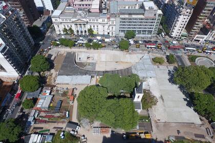 Vista de la plaza durante su remodelación