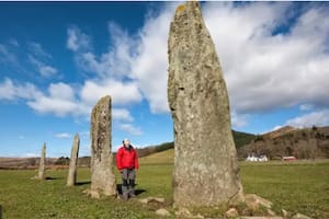 En Kilmartin Glen hay una colección de monolitos, túmulos, anillos en el terreno y cámaras funerarias. También se hallaron más de 800 reliquias antiguas