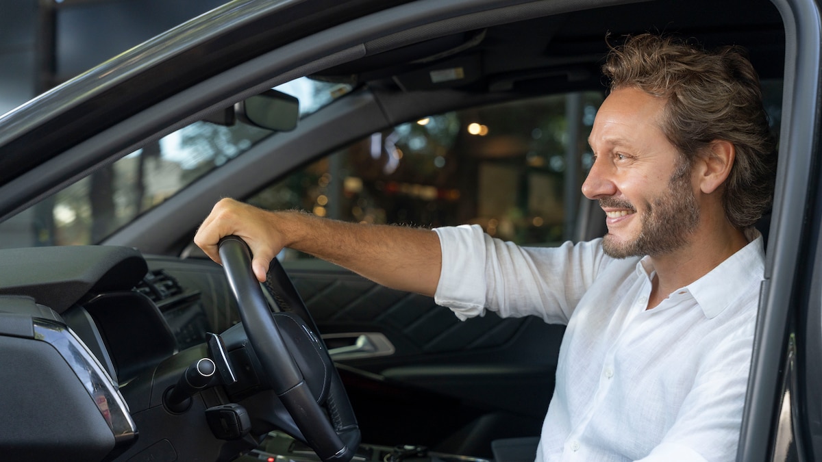 Benjamín Vicuña comprou um carro e vendeu-o um mês depois