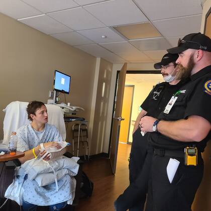 En la actualidad, los estudiantes universitarios se recuperan de las heridas causadas por el oso pardo