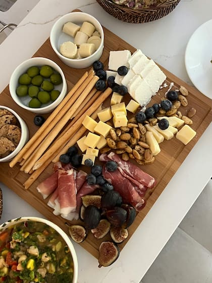 En la actualidad, los grisines pasaron a ser parte de las picadas, ya que su sabor salado es ideal para considerarlo como tentempié