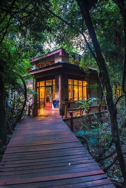 En La Aldea de la Selva, la premisa es tal cual indica su nombre, sentirse en medio de la naturaleza más agreste