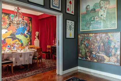 En la antesala del comedor, obras de Marisol San Jorge, Miguel Rothschild, y Chiachio y Giannone.
