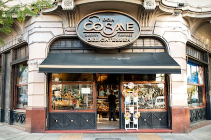 En la antigua casona de 1920 durante varios años funcionó un bar con orquesta de señoritas