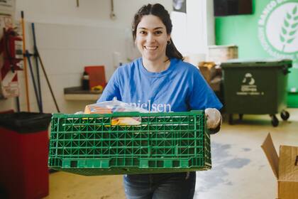 En la Argentina, se desperdician 16 millones de toneladas de comida por año, pero desde la Red Bancos de Alimentos (asociación que integra más de 15 bancos del país) llevan distribuídos 12.297.685 a las personas que más lo necesitan.