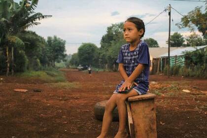 En la Argentina, según estimaciones de la Encuesta de la Deuda Social Argentina 2018 que realiza la UCA, el 51,7% de los niños y adolescentes vivía en hogares pobres en términos monetarios