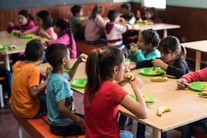 Aumentó un 21% la cantidad de alumnos que desayunan y almuerzan en escuelas estatales