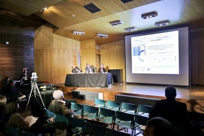 En la audiencia de ayer, en el Centro Metropolitano de Diseño, hubo menos de 50 personas