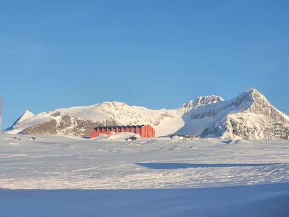 En la Base Esperanza, en el continente antártico, 16 chicos cursan diferentes instancias del primario, secundario y universidad