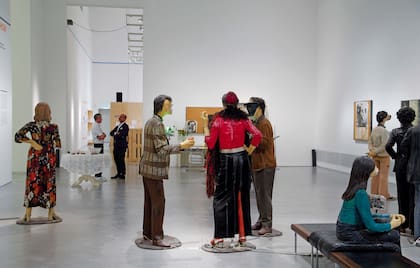 En la Berlinische Galerie, que abrieron especialmente para nosotros, captar a los dos únicos humanos conversando en medio de una instalación...