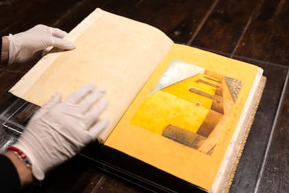 En la biblioteca de la Casa Museo conservan un libro que se llama Homenaje al Augusto Congreso de Tucumán. Lo hizo un grupo de maestras para el centenario de la Declaración de la Independencia.