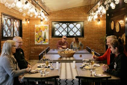 En la bodega se puede hacer degustaciones.