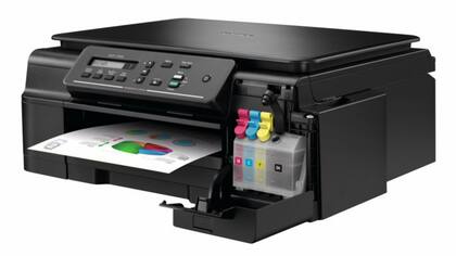 En la Brother DCP-T500W ($ 5169) la conexión con la PC es cableada o por Wi-Fi