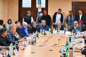 En la cabecera, el triunvirato de mando de la CGT: Pablo Moyano, el barrionuevista Carlos Acuña y Héctor Daer; definieron otro paro contra Milei