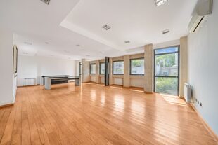 En la cale Olleros, el interior de la ex embajada de Emiratos Árabes Unidos
