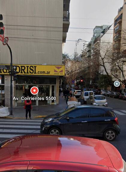 En la calle Corrientes al 5500 el escuadrón antibombas procedió con la detonación de un bolso, en el que solo había ropa.