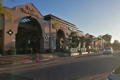 En la calle principal, Ventura Boulevard, hay boutiques y restaurantes