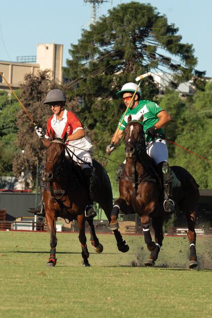 En la
cancha 2, Lolo dio
cátedra de polo.