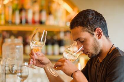 En la capacitación de bebidas alcohólicas japonesas, los bartenders pudieron comprobar las posibilidades de combinar bebidas novedosas, más allá del vodkda, el whisky, el pisco o el tequila.