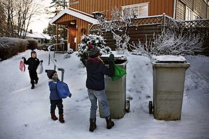 En la capital noruega, todos participan del procesamiento de los residuos, como los hermanos Erik, Olav y Mira Ytre-Eide