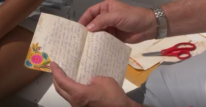 En la cápsula del tiempo había paquetes con miles de cartas de diferentes personas