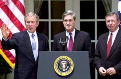 En la Casa Blanca, George Bush anuncia el nombramiento de Robert Mueller