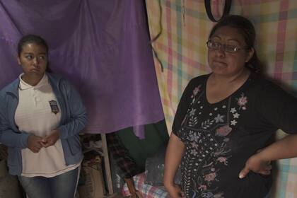 En la casa de Ruth, la ropa la tienen en bolsas y las camas son provisorias.